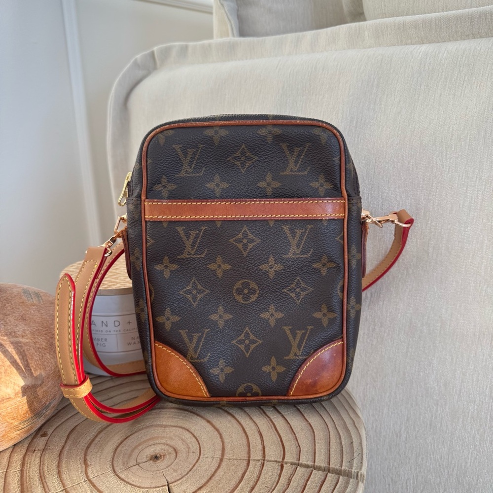 ✅AUTHENTIC✅LOUIS VUITTON DANUBE CROSSBODY BAG - Picture 4 of 14